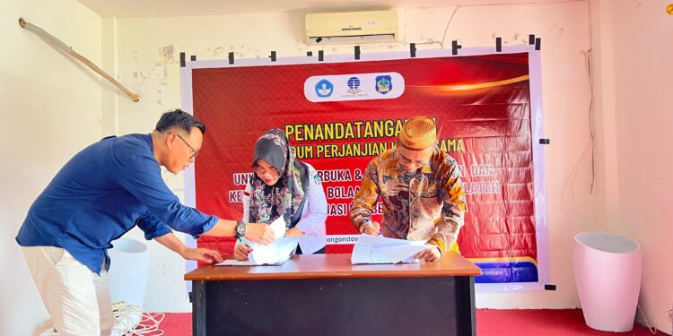Tinkatkan Pendidikan, Disdikbud Bolsel Tandatangani Adendum Perjanjian Kerjasama Dengan UT Gorontalo