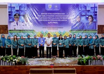 Wali Kota dr.Weny Gaib Buka Bimtek Etika Kepribadian dan Table Manner