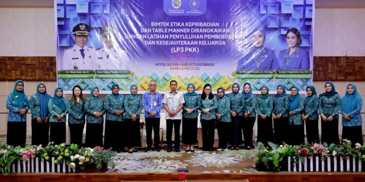 Wali Kota dr.Weny Gaib Buka Bimtek Etika Kepribadian dan Table Manner
