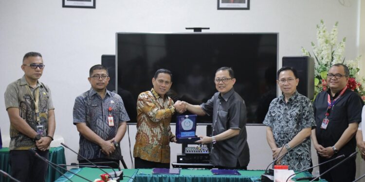 Wali Kota Kotamobagu Tandatangani Kesepakatan Bersama Dengan Rektor Universitas Sam Ratulangi