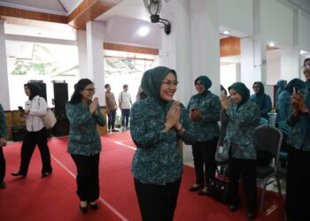 Ketua TP PKK dan Sekertaris TP PKK Kota Kotamonagu Hadir Rapat Koordinasi