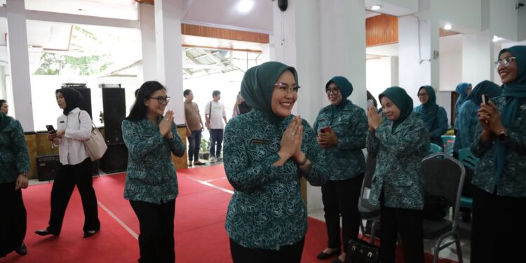 Ketua TP PKK dan Sekertaris TP PKK Kota Kotamonagu Hadir Rapat Koordinasi