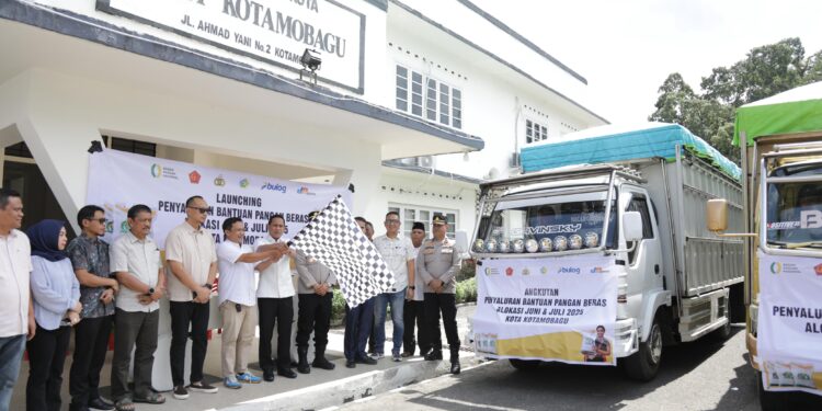 Wali Kota dr. Weny Gaib Lepas Bantuan Pangan Beras. Berharap, ini Dapat Membantu Masyarakat Kotamobagu