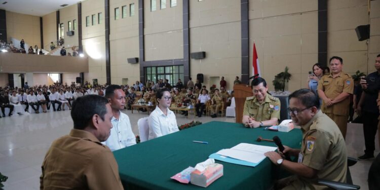 Jadi Saksi Perkawinan Masal di Manado, Wagub Sulut dan Wali Kota Kotamobagu Turut Berbahagia