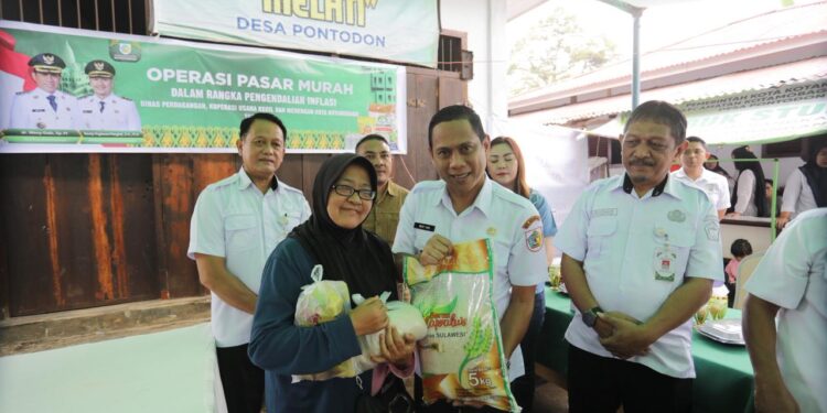 Pantau Operasi Pasar Murah, Wali Kota Weny Gaib Jamin Ketersediaan Bahan Pokok