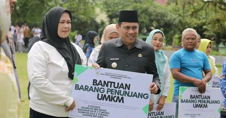 Pemkot Kotamobagu Dukung Puluhan UMKM dengan Bantuan Peralatan Usaha