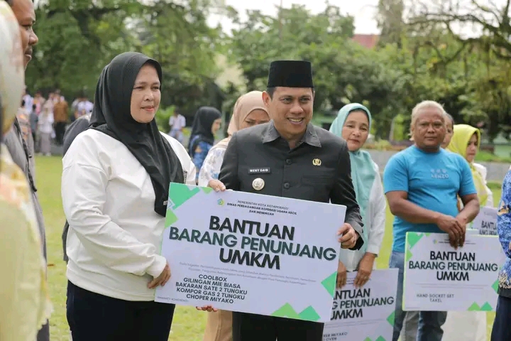 Pemkot Kotamobagu Dukung Puluhan UMKM dengan Bantuan Peralatan Usaha