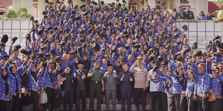 Bupati Bolmong Yusra Alhabsyi Serahkan SK PPPK Paruh Waktu