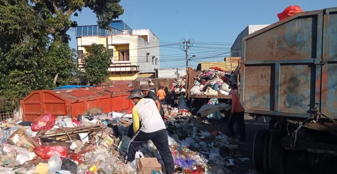 Pasukan Orange Pemkot Kotamobagu Bersihkan Sampah Pasca Idul Fitri