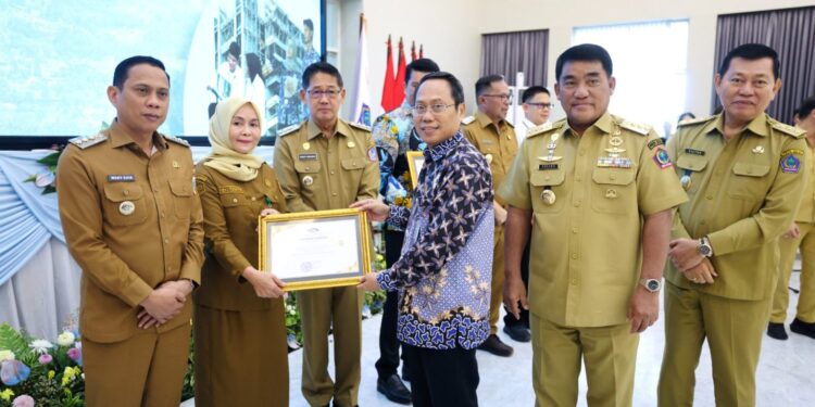 Bersama Gubernur Sulut, Wali Kota Weny Gaib Hadiri Penyerahan Apresiasi BPKP untuk RSUD Kotamobagu