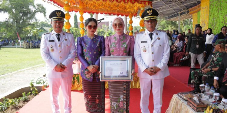 Pimpin Upacara Hari Kartini & Otda ke-30, Wali Kota Weny Gaib Tegaskan Komitmen Kesetaraan Gender dan Otonomi untuk Kesejahteraan