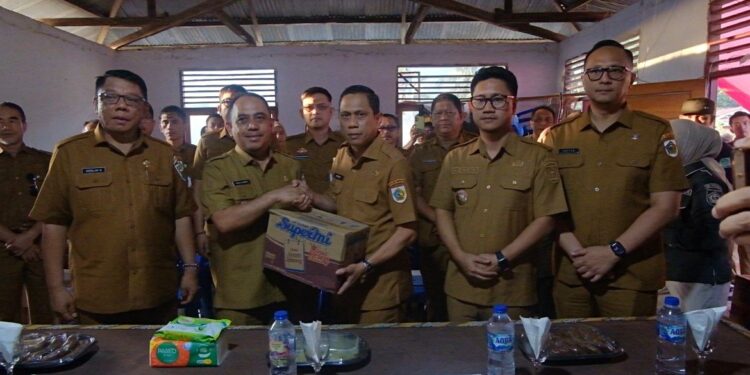 Pemkot Kotamobagu Salurkan Bantuan untuk Korban Banjir Bolmong, Weny Gaib: Kita Keluarga Besar BMR