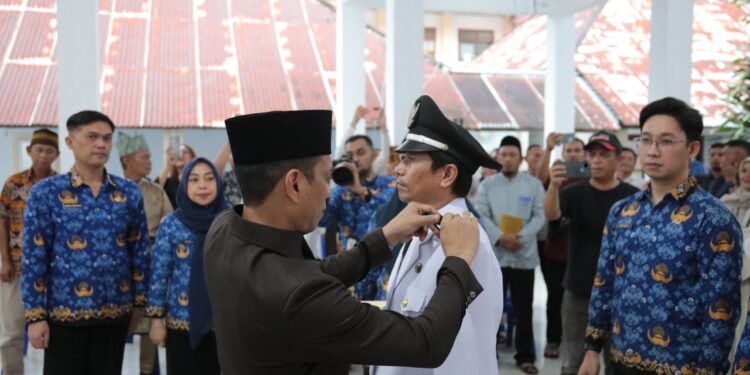 Wali Kota Weny Gaib Lantik Junaidi Simbala sebagai Penjabat Sangadi Moyag Tampoan