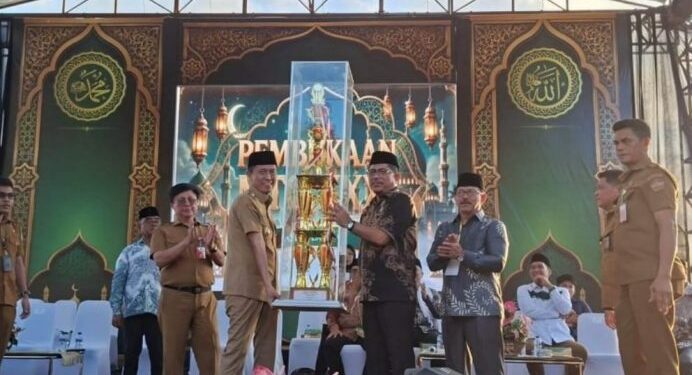 Wujudkan Syiar Islam, Pemkot Kotamobagu Serahkan Piala Bergilir di Pembukaan MTQ XXXI Sulut di Minut