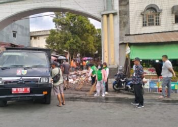 DLH Kotamobagu Minta Pedagang Pasar 23 Maret Tak Buang Sampah di Area Parkir