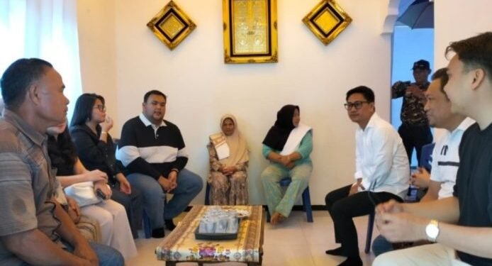 Peduli Korban Tragedi Drag Race Kotamobagu, Wakil Walikota Rendy Mangkat, GP Ansor dan TIDAR Sulut Sambangi Rumah Duka